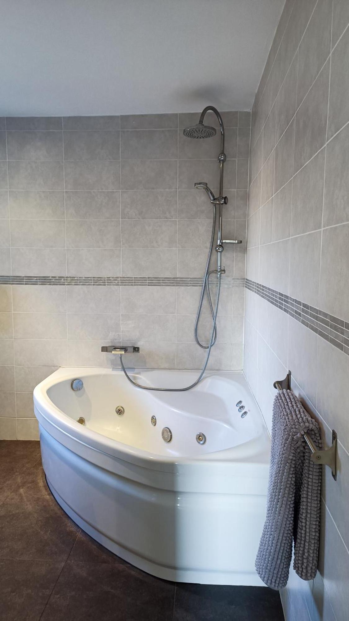 U Casone, B&W Modern Apartment, Spa, Wifi, Air-Conditioning, Free Parking, Decreasing Prices Aghione Екстериор снимка